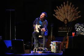 Eddie Vedder e Roger Daltrey são anunciados no festival Best of Blues and Rock; veja line-up