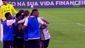 Aos 25 min do 2º tempo - gol de cabeça de Calleri do São Paulo contra o Flamengo