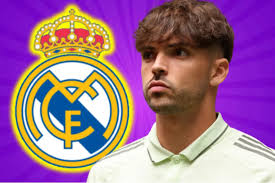 Dean Huijsen goes to Raúl Asencio to give him the good news: 'you're going to...'