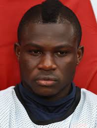 Emmanuel Frimpong of Arsenal looks on ahead of the UEFA Champions League play-off first leg match between Arsenal and Udinese ... - Emmanuel%2BFrimpong%2BArsenal%2Bv%2BUdinese%2BUEFA%2BChampions%2BS0ZniJpk3oGl