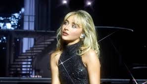 Sabrina Carpenter to handcuff legendary singer at 2026 Coachella?