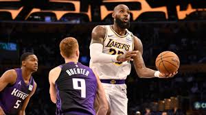 LeBron dazzles in 4th but stresses Lakers 'a team'