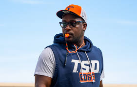Reports: Notre Dame expected to hire Illinois’ defensive coordinator Aaron Henry