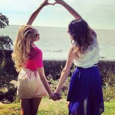 Résultat de recherche d'images pour "martina stoessel et mercedes lambre"