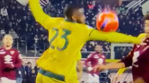 Torino-Milan, moviola LIVE: Tomori col braccio, c'è il rigore fischiato da Chiffi