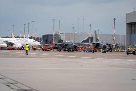 kampfjets über hamburg