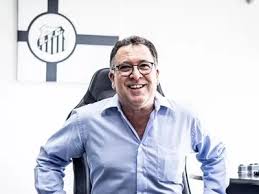 Santos projeta R$ 700 milhões em receitas e recupera seu financeiro em 2025