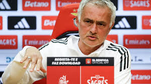 José Mourinho não atira a toalha ao chão no campeonato: "Vamos atrás deles!"