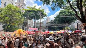 Mais de 40 blocos desfilam nesta terça-feira (17) de Carnaval em BH; veja programação