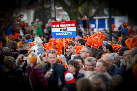Republikeinen mogen niet met opblaasdino langs route in Dokkum staan: ‘Wim is gemuilkorfd’