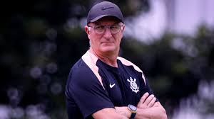 São Paulo faz contato com Dorival e descarta nomes para o lugar de Roger Machado