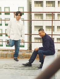 Snow Man 宮舘涼太のデニム対談。リーバイス×白シャツの優雅なスタイルを披露（OCEANS）