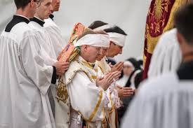 Vaticano exclui grupo ultraconservador da Igreja Católica e excomunga bispos