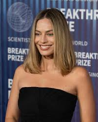 Margot Robbie Has New Hair, And I Almost Didn't Recognize Her