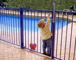 Resultado de imagem para crianças perigo em piscinas