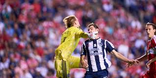 Portero de Chicago Fire le da un puñetazo a Hugo Cuypers, no lo expulsan y Monterrey falla el penalti (VIDEO)