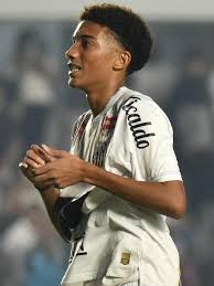 Juninho volta a ser Robinho Jr. e é um dos relacionados de Cuca no Santos