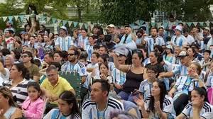Licensable video: Hundreds of fans follow the World Cup in Paraguay