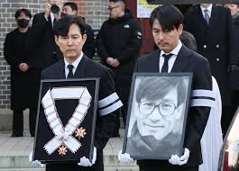 Final farewell held for beloved film star Ahn Sung-ki