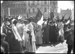 Risultati immagini per immagini donne che protestano
