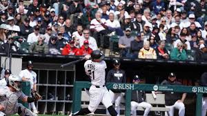 Padres sign outfielder Austin Hays