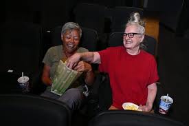 The New 400 Theater Reopens To Lines Of Moviegoers In Rogers Park: 'Like Nothing Had Changed'