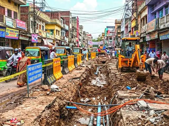 India's booming cities face a governance problem as state and city agencies lack coordination; only 9 of 28 states have active finance commissions