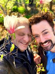 The Unspoken Bond: How Two Men’s Quiet Acts of Kindness United a Community Before Their Sudden Goodbye