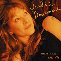 CD Julie Darnal JulieDarnal voit donc le jour dans une famille d&#39;artistes : outre le père, auteur compositeur interprète, Uta , la mère, est comédienne (2). - article_photo1