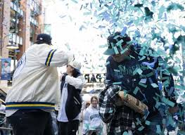 A most unique Mariners opener: Fans, players, even the owner talkin World Series