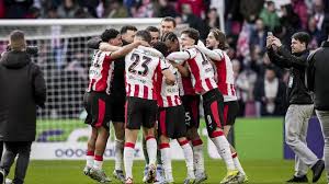 PSV pakt derde landstitel op rij na puntenverlies Feyenoord in Volendam
