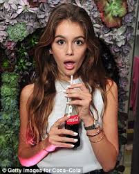 Résultat de recherche d'images pour "cindy crawford daughter"