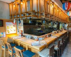 沖縄酒場ハイサイ県庁前 久茂地店の店内の画像