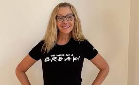 The Comeback Star Lisa Kudrow Says She Is "Done" With Botox: "Contributed To My Eye Irritation"