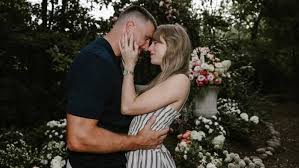 Taylor Swift's Ring Sparks HUGE Engagement Ring Trend!