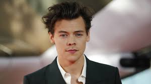 Farol Santander ganha projeção em comemoração ao novo álbum do cantor Harry Styles