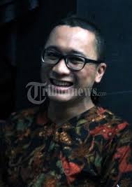 Bayu Oktara host Indonesia, di acara konperensi pers Kabaret Oriental - Anak Emas Jurangan Batik, Selasa (6/3) di Jakarta. (TRIBUNNEWS.COM/FX ISMANTO) - 20120307_Host_Bayu_Oktara