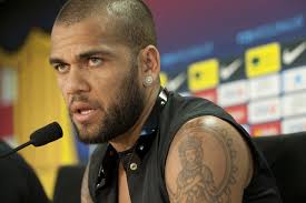 Dani Alves pasó por los micrófonos de Radio Globo y crítico la actitud de la sociedad española ante el racismo: «Hay mucho racismo en cuanto a los ... - dani-alves