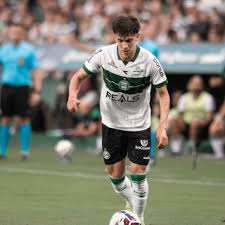 João Almeida renova com o Coritiba até 2029, mas pode ser emprestado para ganhar experiência