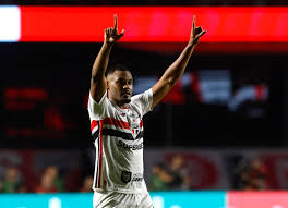 Sabino celebra retorno e gol em classificação do São Paulo