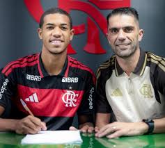 Flamengo oficializa a contratação de joia de 17 anos para a base