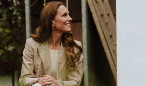 Princesa Kate Middleton encanta Itália em retorno aos compromissos internacionais