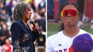 Martha Reeves goes viral for shaky national anthem performance - The Detroit News