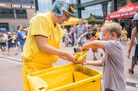 Why thousands packed Wrigley Field for the Savannah Bananas game — even those who dislike baseball
