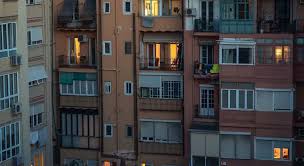 Se insta a los hogares españoles a cerrar cortinas y persianas a partir del lunes: los avisos se extienden ya a nueve regiones