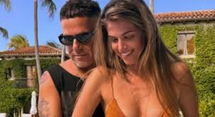 El verano del amor de Alejandro Sanz y Stephanie Cayo: de su romántico posado a bordo de un yate a sus noches en Mallorca
