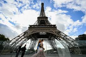 Hindu Group Apologizes After Eiffel Tower Visit Sparks Strike