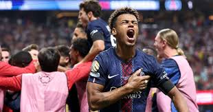 Paris Saint-Germain 2-0 Bayern Munich: European champions overcome red cards to advance