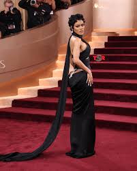 #TSRGoldenGlobes: #TeyanaTaylor giving bold, glam & bodyyyy on the red carpet tonight 🔥! ✍🏾: #TSRStaffST