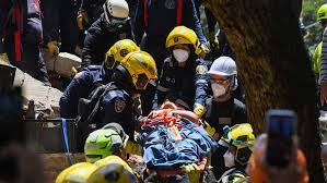 Colombia se vuelca en el rescate de los supervivientes del terremoto: “No se desgasten aquí, la única señal de vida es en el otro lado”